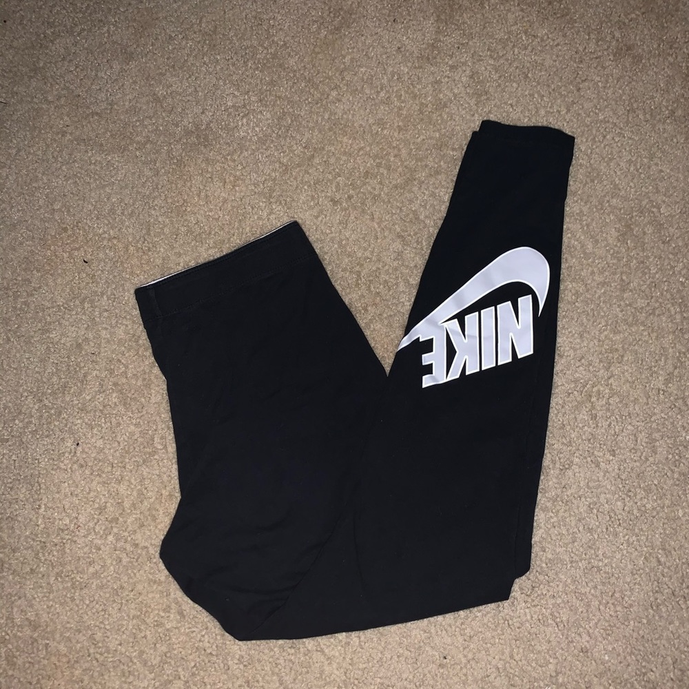 Black nike leggings!!!